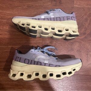 On Cloudmonsters Women’s Size 7.5